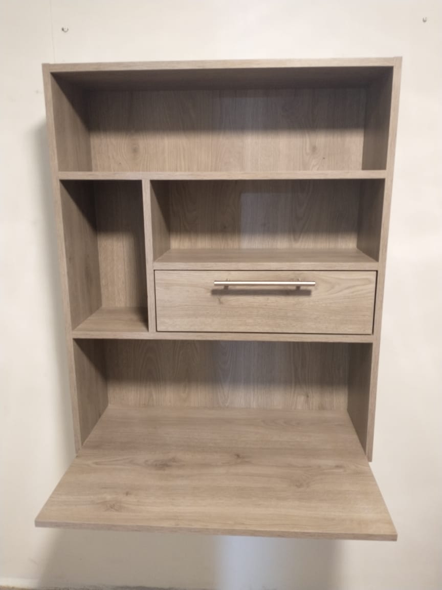 Instalación de escritorio a pared