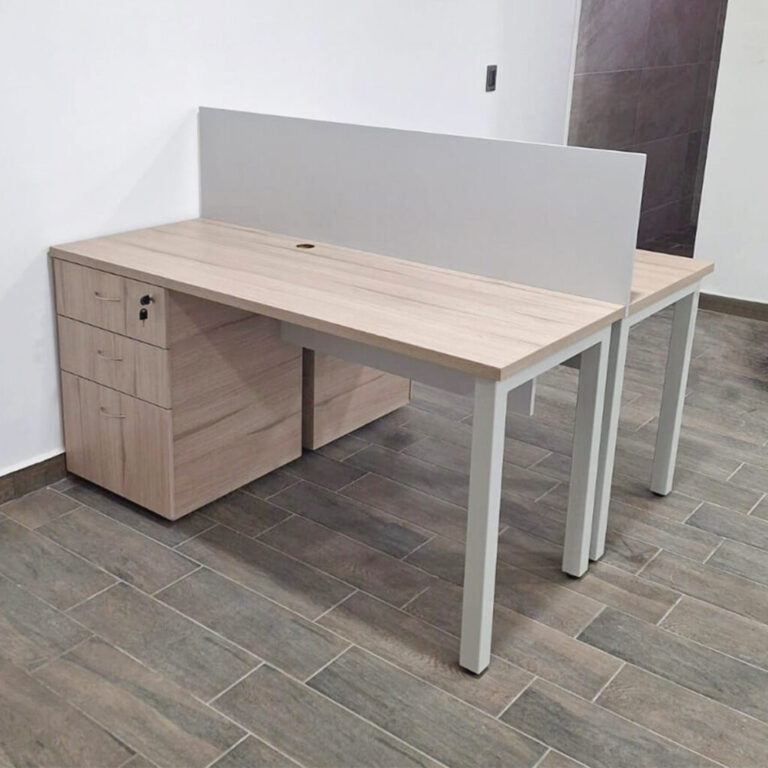 Escritorios-rectos-para-areas-de-trabajo-con-biombo-divisorio-1024x1024