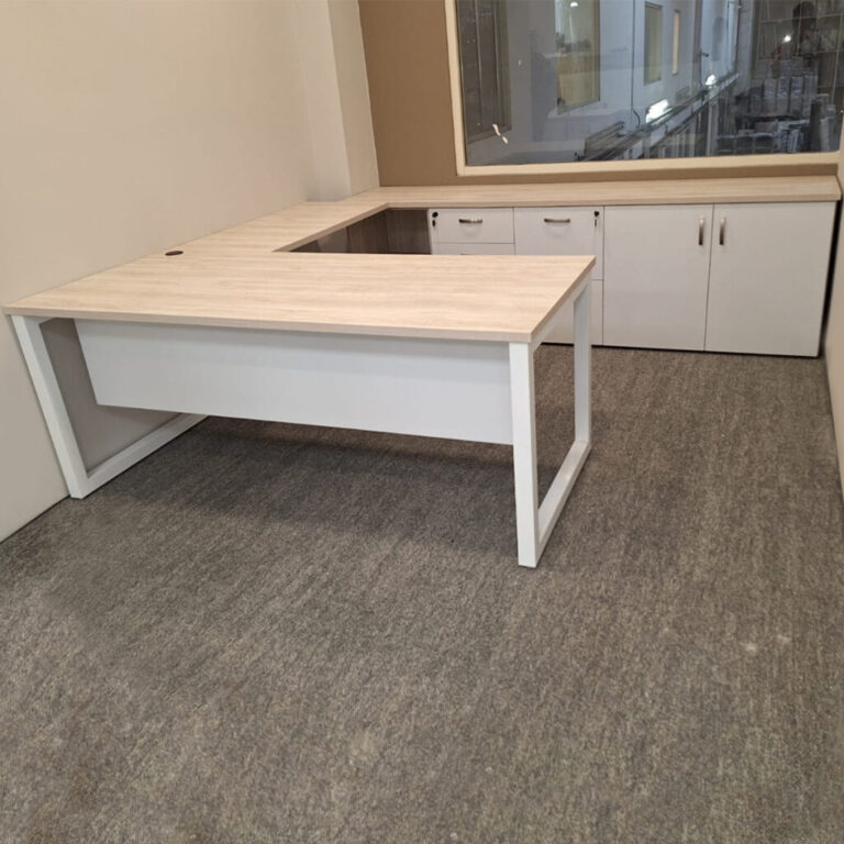 escritorio-ejecutivo-en-u-con-puertas-y-cajones-1024x1024