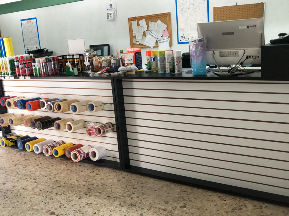 Instalación de mostrador, según diseño.