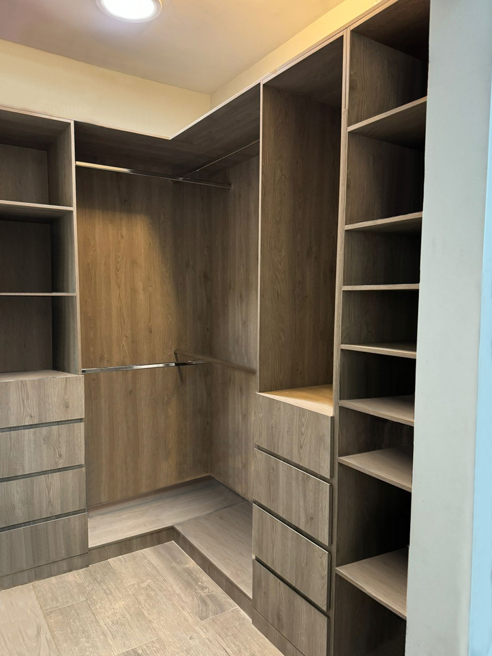 Instalación de puerta , puerta corrediza, closet y mueble personalizado